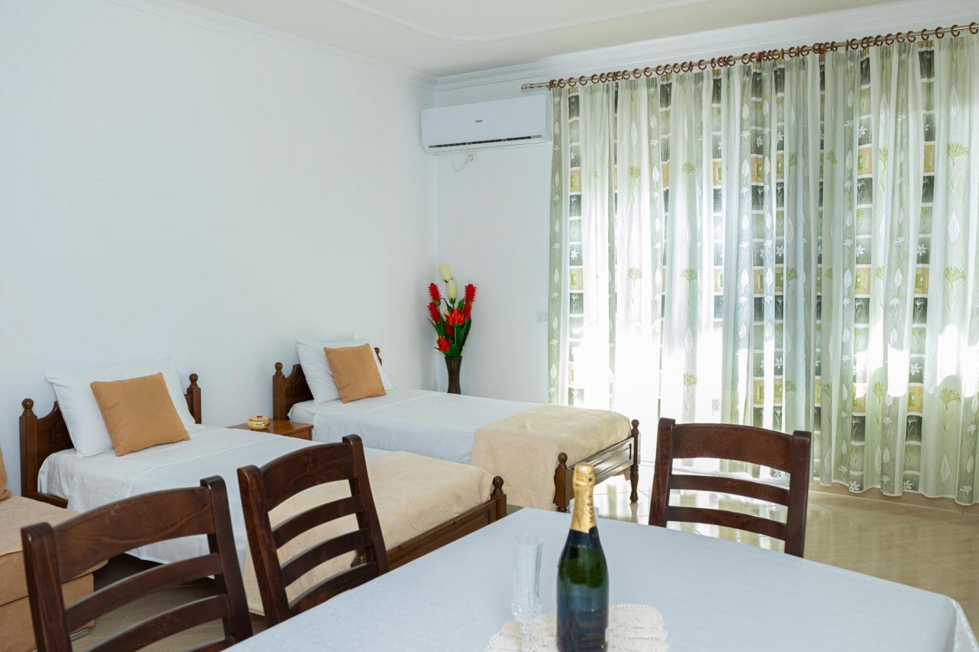 Vlorë Lucas Apartments Rental מראה חיצוני תמונה